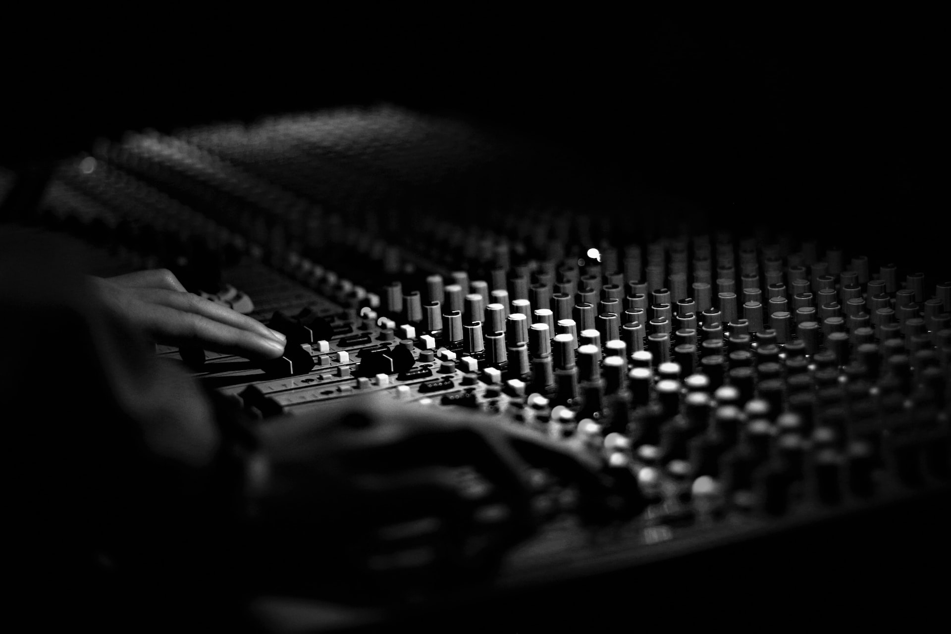 Stereo Mixing and Mastering for Audiovisual Media